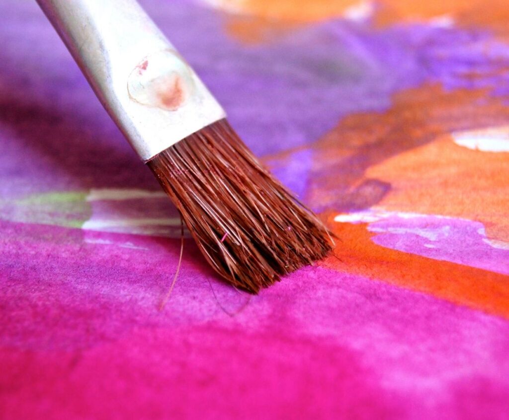 Dominando el Arte: Creando Pintura de Color Rosa Vibrante